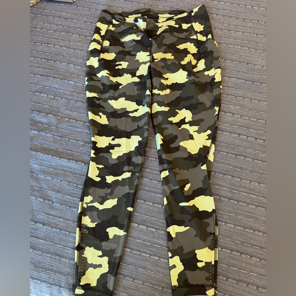 Camouflage Leggings in Yellow and Black